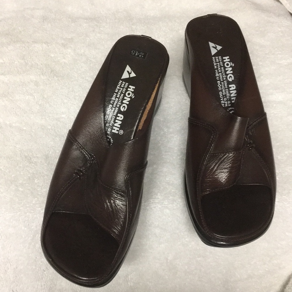 Hong ANH Slip On Sandal Sz 7.0 Great Condition